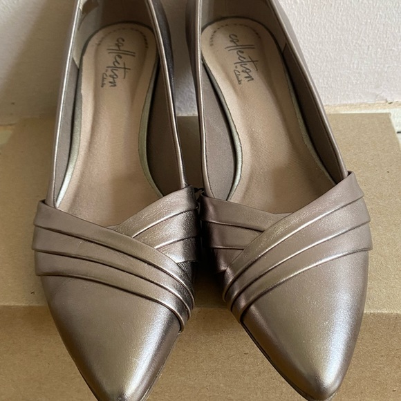 Clarks .. Ultra Matt Comfort Collection Pumps - Picture 5 of 7